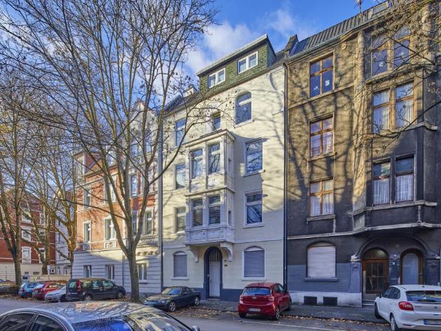 Die perfekte Wohnung im schönen Altbau zu vermieten!