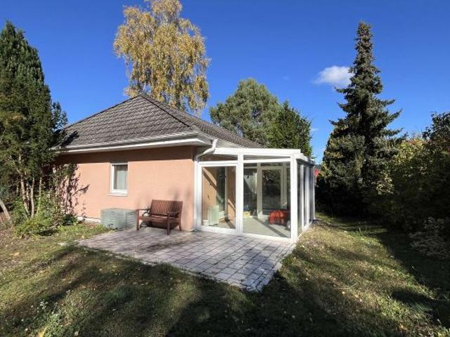 Dieses barrierefreie gemütliche Haus mit Wintergarten sucht neue Bewohner