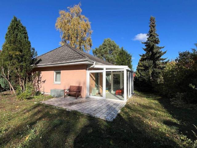 Dieses barrierefreie gemütliche Haus mit Wintergarten sucht neue Bewohner