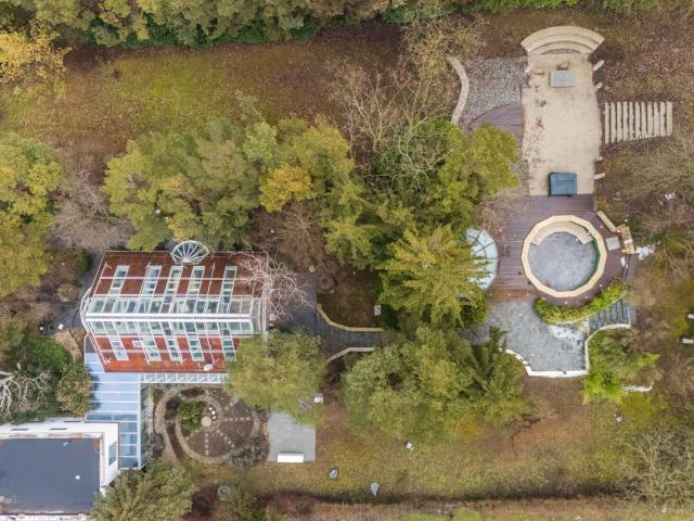Wo die Seele ihr Zuhause Findet: ein Kunstwerk zwischen Wald und Wien