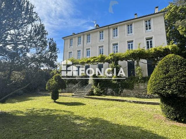DIGNE, APPARTEMENT T2 de 65m2 avec balcon, cave et parking