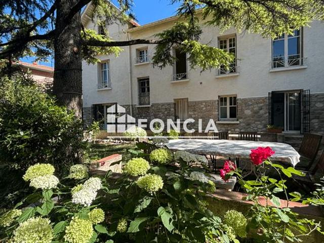 Digne centre, très belle maison de 236,84m2 environ avec garages et terrain