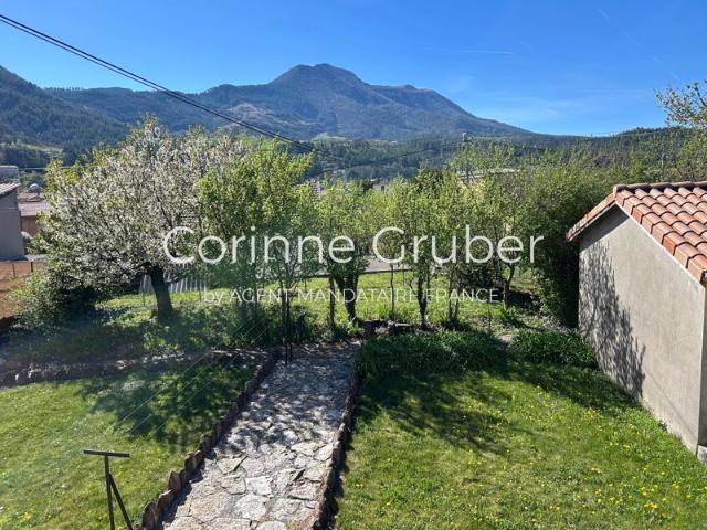 DIGNE LES BAINS, MAISON 2 APPARTEMENTS AVEC GARAGE ET JARDIN