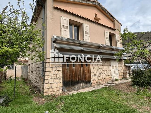 Digne, maison de 132m2 avec jardin et garage