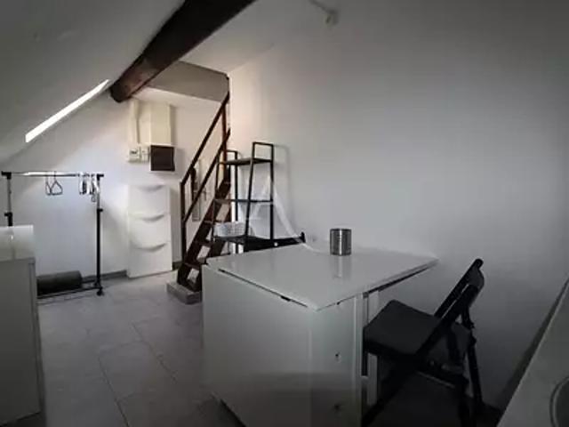 Dijon 21000 Location appartement 1 pièce t1 au dernier étage cave