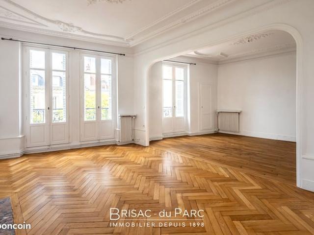DIJON Très bel Haussmannien T4 entièrement rénové 118 m² 3 chambres Balcon