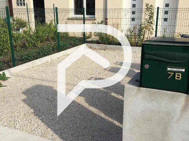 DIJON: Type 1 neuf dans petite copropriété avec place de parking