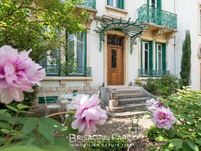 Dijon victor hugo belle maison xixème 250 m² 5 chambres