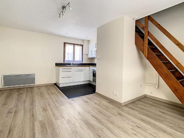 DIJON: WILSON TIVOLI: Type 2 bis locataire en place en triplex avec place de parking