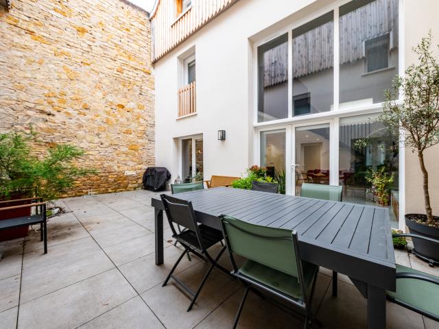 DIJON HYPER CENTRE Maisons de 270m2 réhabilité avec patio Bien d’exception !