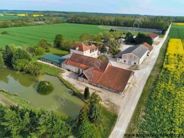 DIJON – MAISON DE MAITRE XIXème – 90 HA – ETANGS