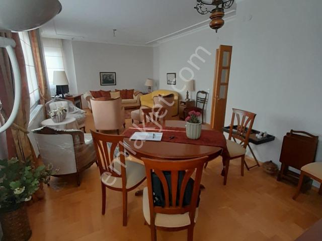 Dikilitaş'ta 3+1 125 M2 2.kat Kombili Balkonlu Full Eşyalı Daire