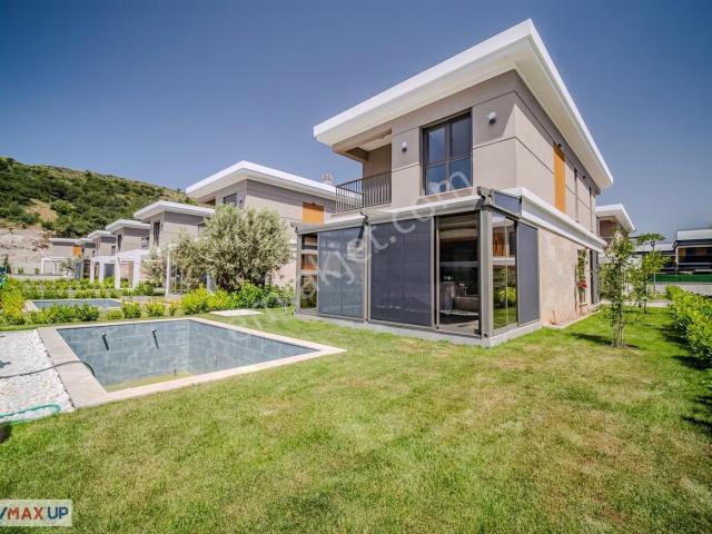 Dikili Çandarlı Mahallesinde 3+1 Satılık Lüks Villa