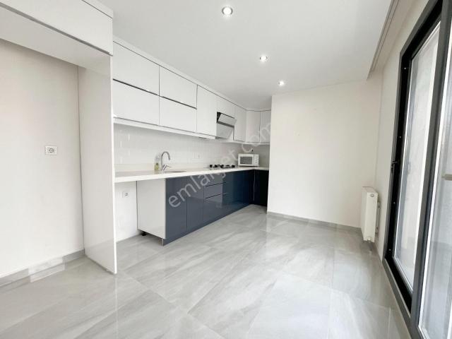 Dikili Merkez De Geniş Teraslı Satılık 4+1 Dubleks Daire