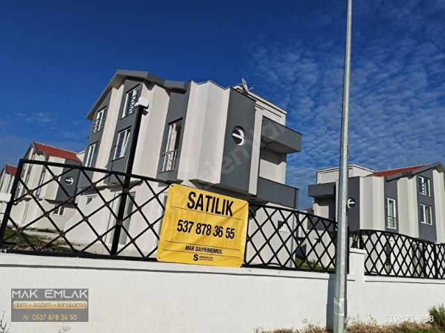 Dikili Salihleraltı'da havuzlu site içinde 180 m2 triplex