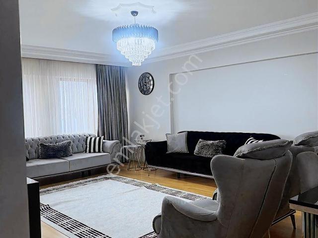 Dikkaldırımda Geniş 3+1 Bakımlı Satılık Daire