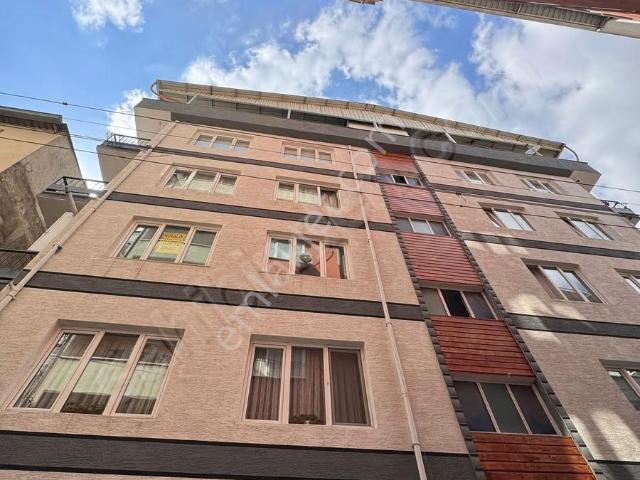 Dikkaldırımda Geniş, Ferah Ve Kullanışlı 2+1 Daire