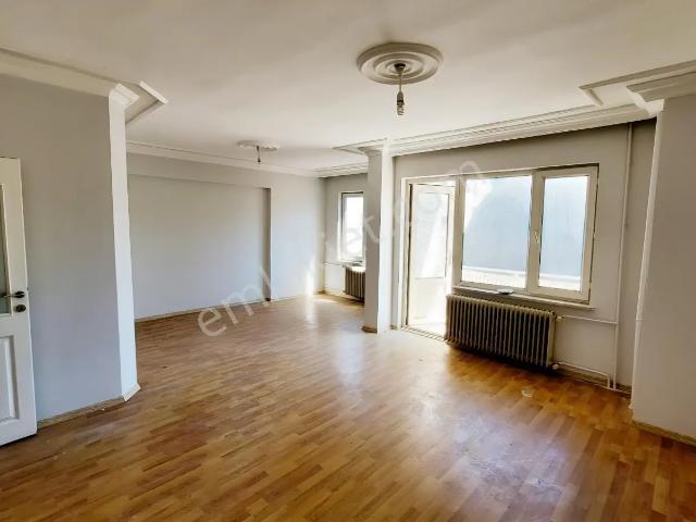 Dikkaldırımda Kiralık 3+1 Daire
