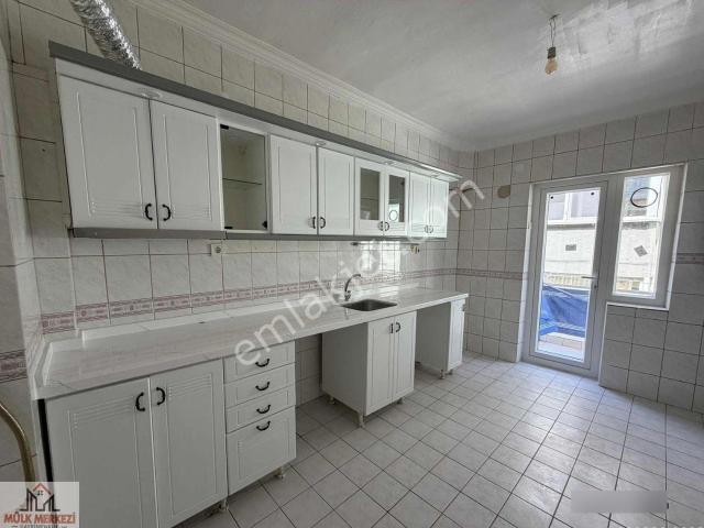 Dikmen Cadde Üzeri 3+1 Kat Konumun'da Kiralık Konut