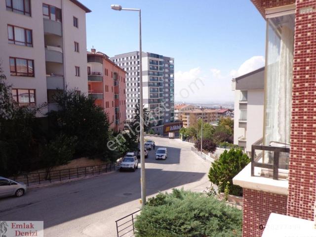 Dikmen Caddesine Yakın 1071 Manzara Konutları Yanında