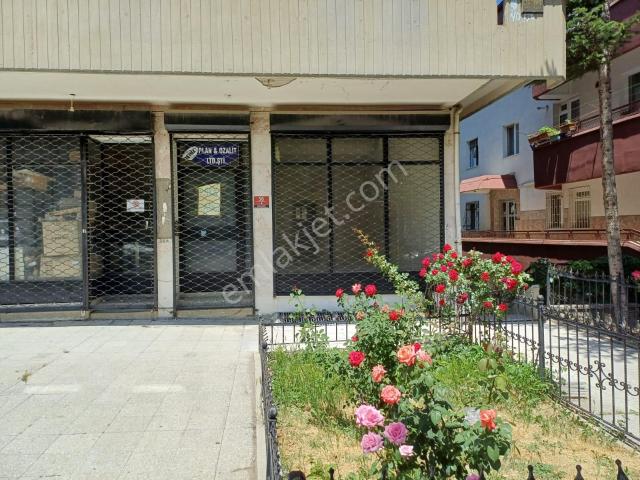 Dikmen Şeftali Sokakta Sokullu Ve Dikmen Caddesine Yakın Düz Giriş 35 M2 Satılık Dükkan