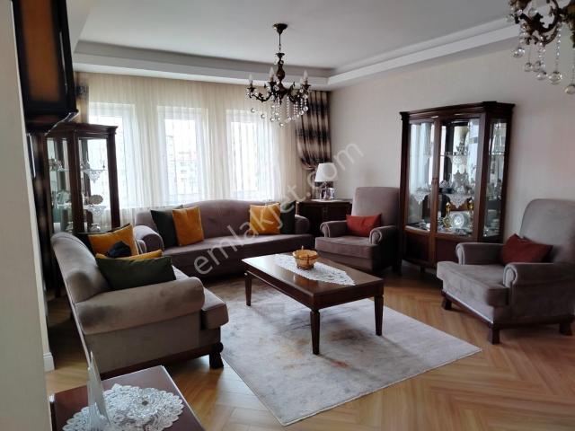 Dikmen Keklikpınarı Yıldız 87sitesi İçerisinde 3+1 Satılık Daire