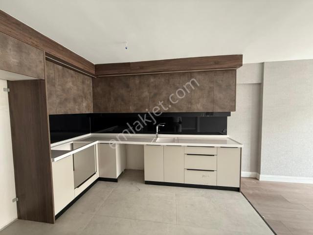 Dikmen Harbiyede Sıfır Oturuma Hazır 1+1 Satılık Daire