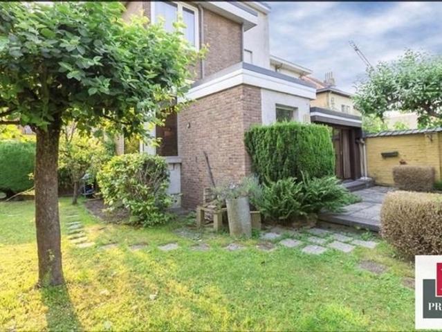 DILBEEK, Sup MAISON 4 CHAMBRES RENOVEE JARDIN GARAGE