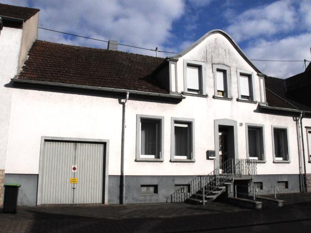 Dillingen Pachten, gepflegtes Objekt mit schönem Garten