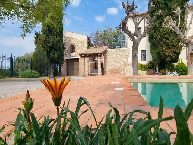 Dils Lucas Fox presenta esta masía contemporánea en la pobla. 862m² El Catllar