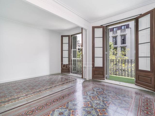 Dils Lucas Fox presenta esta vivienda situada en una finca c. 91m² Barcelona