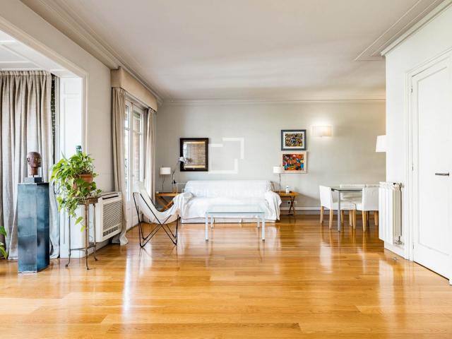 Dils Lucas Fox presenta este piso a reformar con gran potenc. 170m² Barcelona