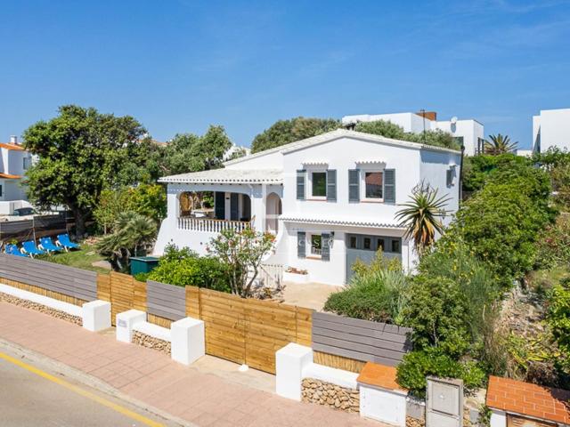 Dils/Lucas Fox presenta esta villa mediterránea a escasos 10. 174m² Es Mercadal