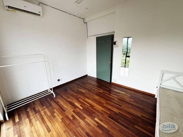 Direct owner! Stylish Room in Gated Setia Alam – Near Mall & Transit!