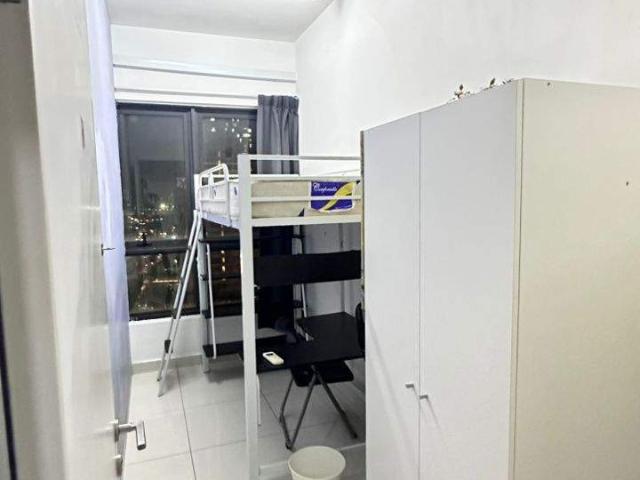 Direct Linked Bridge to MrtPromotion PriceSingle bedroom with windows and AC located in D'sara