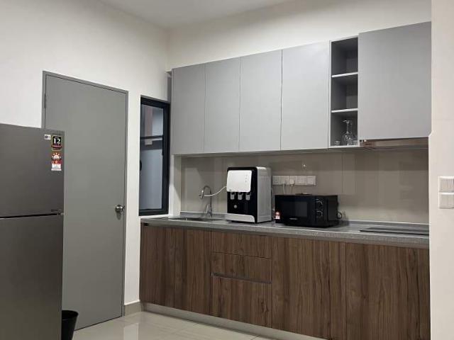 Direct MRT to TRX, UPM, Cyberjaya & Putrajaya | Master Room @ Meta Residence | MRT Putra Permai
