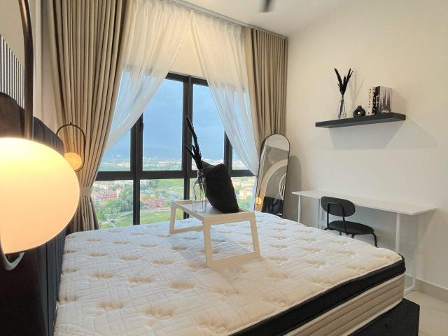 Direct MRT to TRX, UPM, Cyberjaya & Putrajaya | Master Room @ Meta Residence | MRT Putra Permai