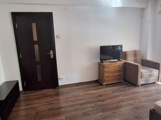Direct proprietar ofer garsoniera spre inchiriere langa rond Alba Iulia 390 euro