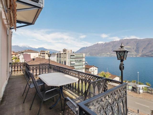 DIREKT AM LAGO MAGGIORE ZUM SPARPREIS / DIRETTAMENTE SUL LAGO MAGGIORE A PREZZO SCONTATO