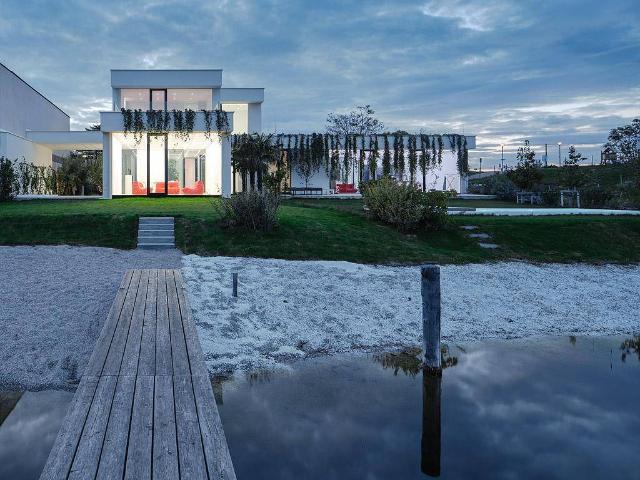 Direkt am Wasser mit eigenem Bootssteg Preis auf Anfrage
