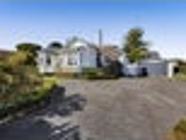 Distinguished residence. Space, style and privacy