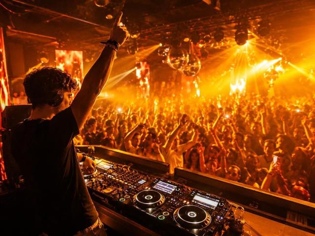 *^DISCOTECA PREMIUM EN TRASPASO EN EL SUR DE MADRID – NEGOCIO CONSOLIDADO Y ALTA RENTABILIDAD^*