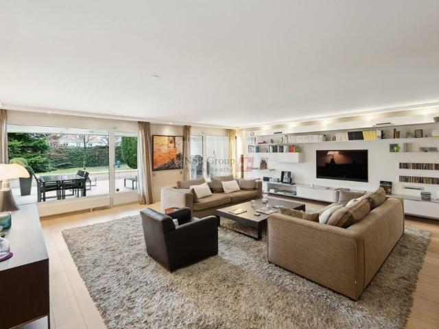 Discover this Magnificent 6 Room Triplex with Terrace furnished