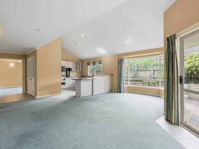 Discover Your Dream Home in Grandview Heights!