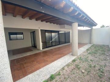 CASA EN SAN MIGUEL DE ALLENDE EN PRIVADA CERCA DE LA MEGA COMERCIAL Y DEL CENTRO. SALIDA A CELAYA