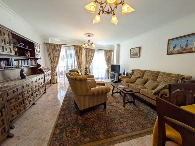 Disfruta de la esencia de Nerja en este elegante dúplex de 1. 160m² Nerja