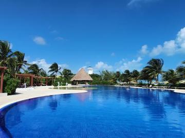 Disfruta en Residencial Puerta del Mar/Amara con Acceso a Playa
