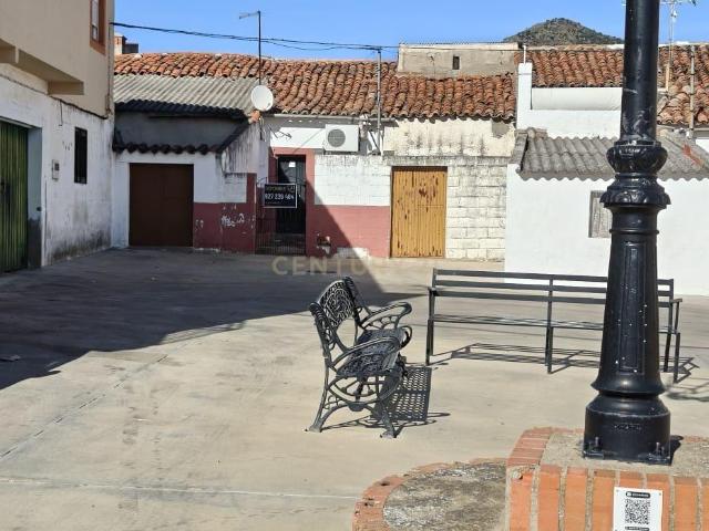 DISFRUTAR DE LAS VENTAJAS DE VIVIR EN UN PUEBLO, CON LA NATURALEZA A TU MANO, EN PLENA SIERRA DE MONTANCHEZ