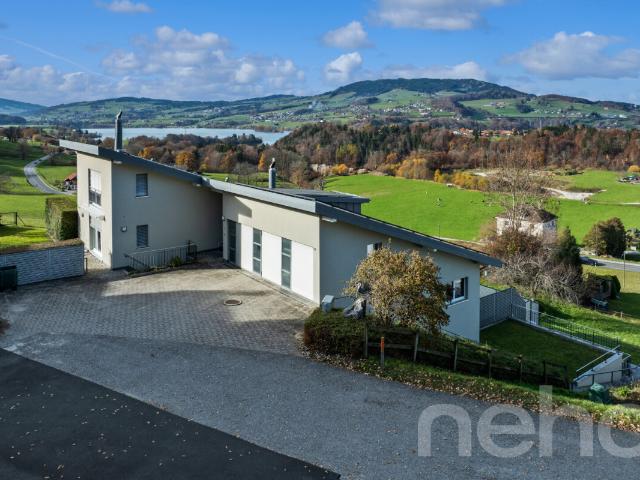 Diskreter Luxus in La Roche: Außergewöhnliche Villa mit Panoramablick