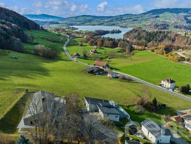 Diskreter Luxus in La Roche Außergewöhnliche Villa mit Panoramablick